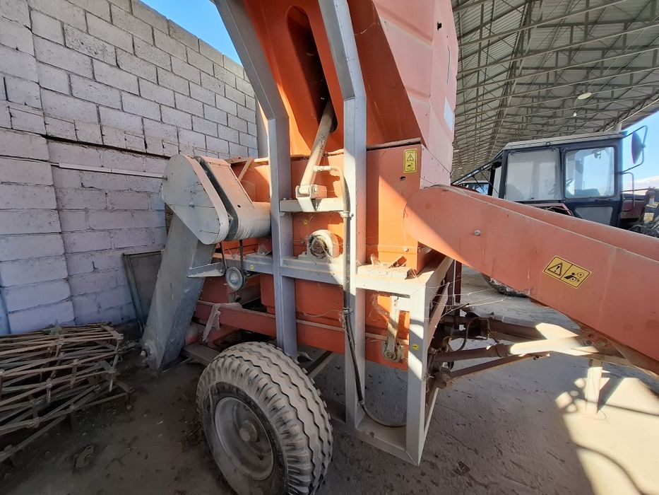 Lovya va mosh teruvchi kombayn