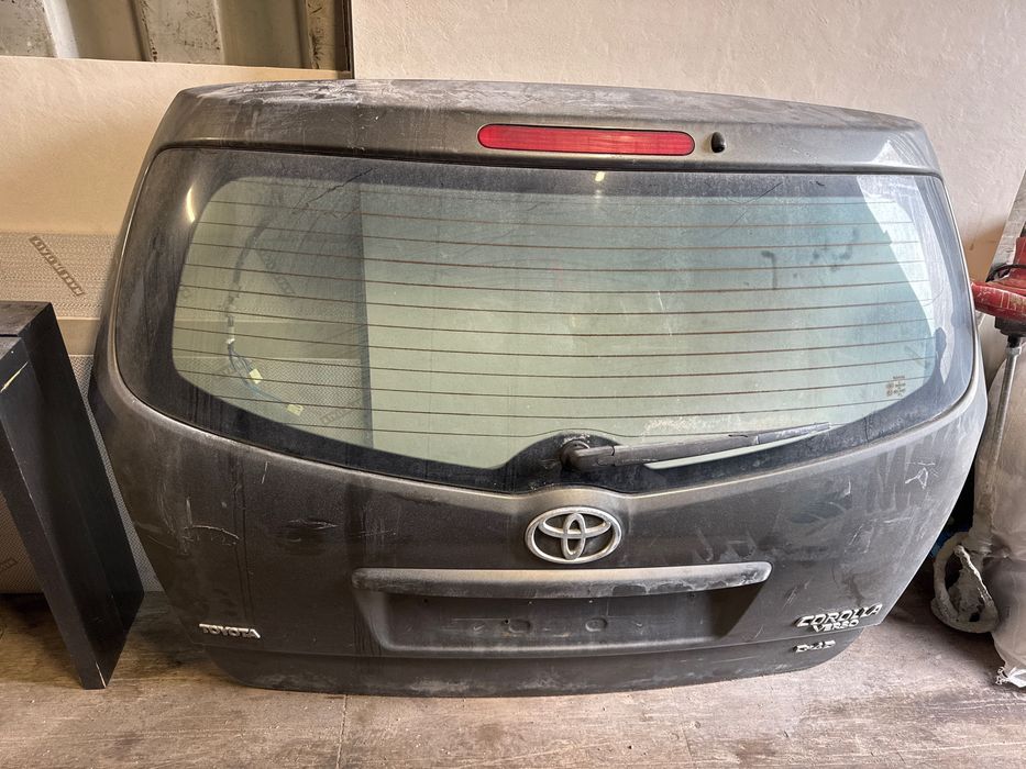 Заден капак toyota avensis verso