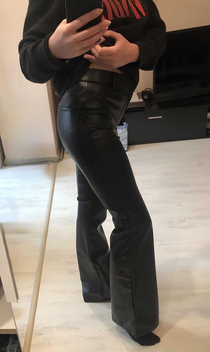 Чисто нов дамски черен лъскав кожен панталон "Zara" / "Зара", размер S