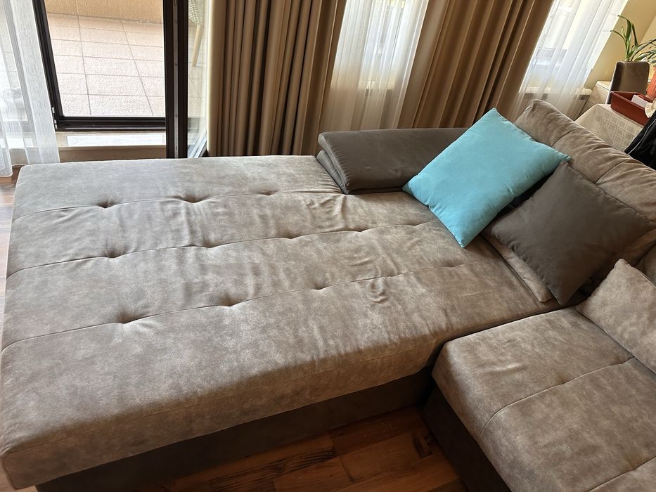 Разтегателен диван за дневна