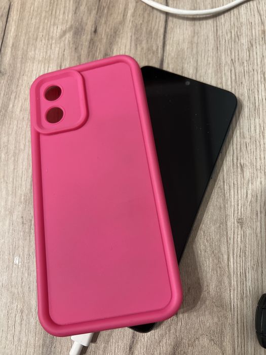 Vând Motorola E13