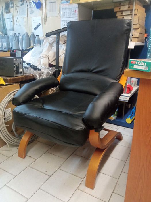 Столове два броя ,изкуствена кожа