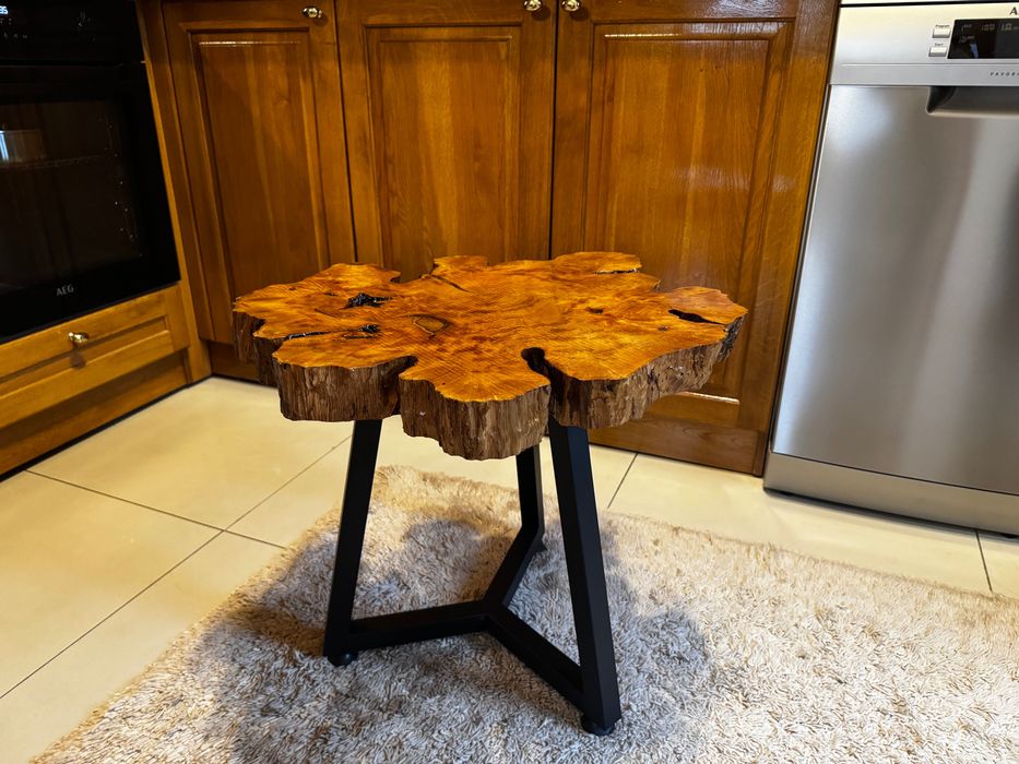 Масивни маси от естествено дърво – качество, стил и дълговечност.