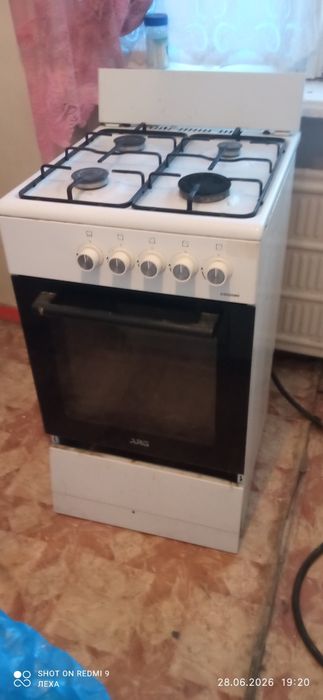 Продается мебель, посуда и бытовая техника