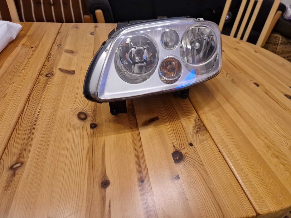 Far volkswagen Touran 2003-2007 partea stanga