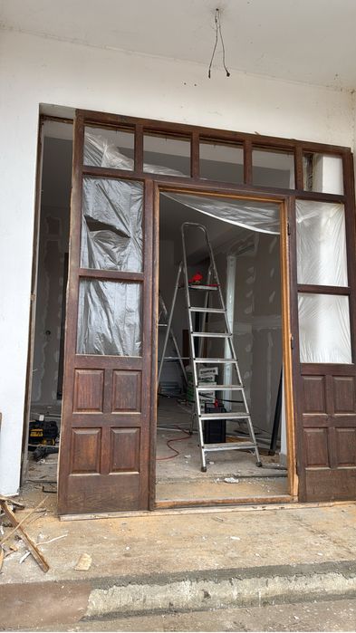 Usa lemn masiv esenta tare (stejar)