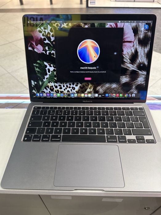 Vând Macbook Air M1
