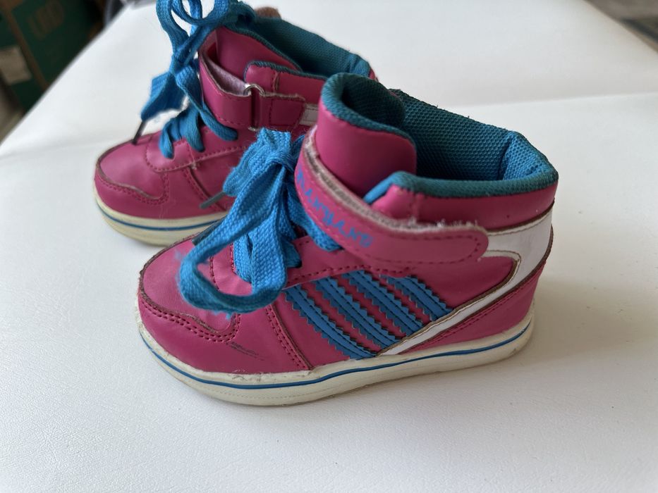 Продам детскую обувь