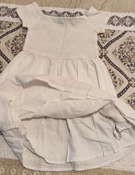 Rochiță albă ,Reserved ,pt 6-7 ani