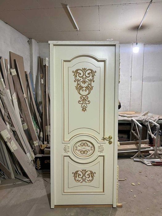 Shovrumda turgan eshiklar sotiladi