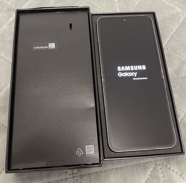 Samsung Galaxy Z6 Flip ! 10/10