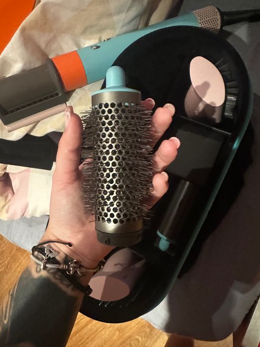 Dyson airwrap маша и сешоар