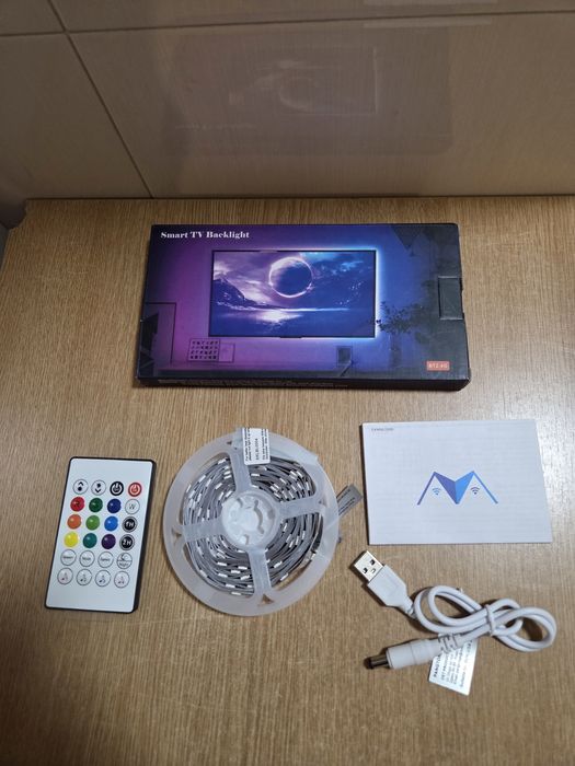 Комплект интелигентно LED фоново осветление за телевизор (Smart TV Backlight), който включва RGB LED лента на ролка, USB захранващ кабел