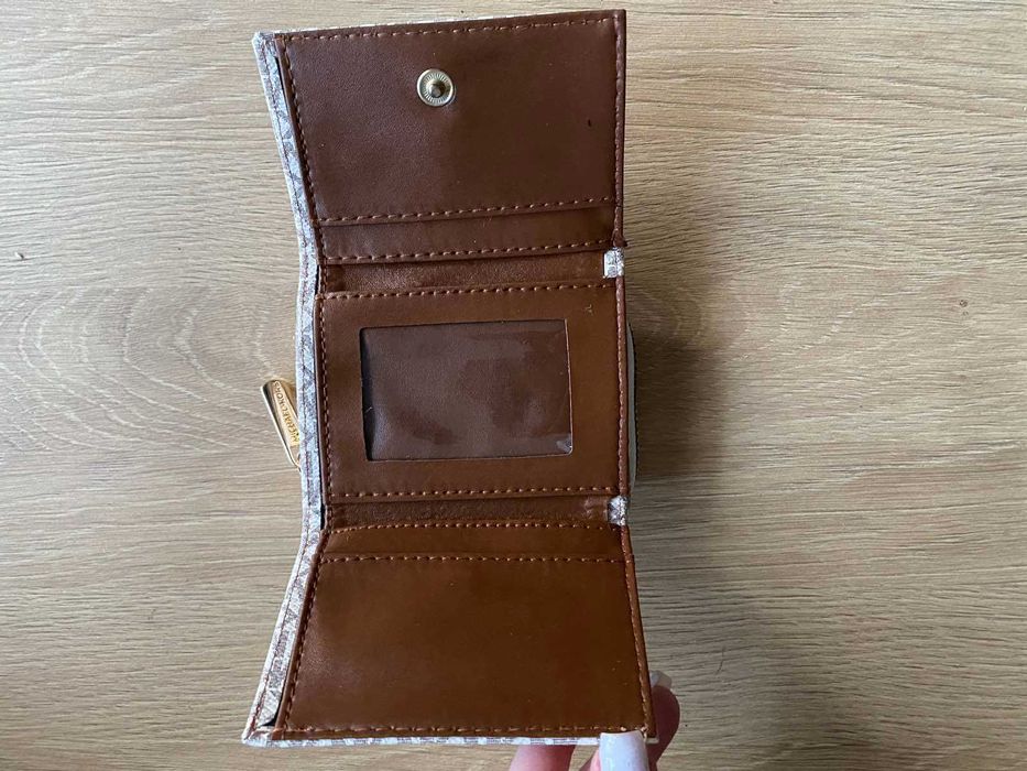 Дамско портмоне с цип