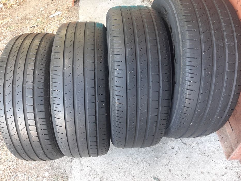 Продам шины 235/65/17 пирелли.