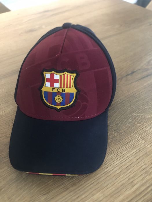 Шапка с козирка на FCB