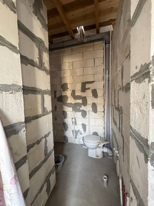 Hovli 1.5 sotih 5 ta hona 3 sanuzel срочно