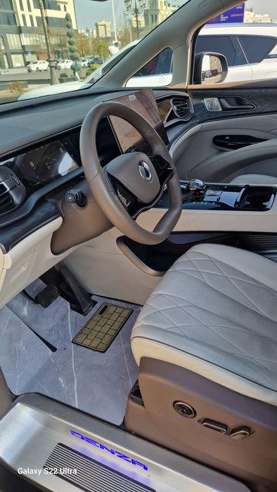 Denza D9 продам авто кроссовер 7 мест