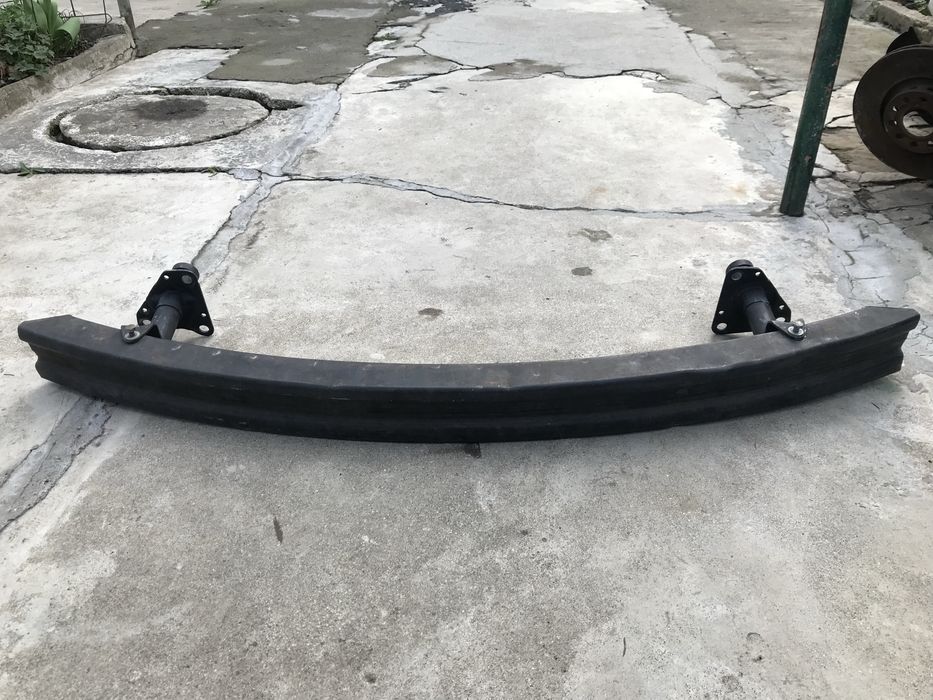 Предна греда с буфери за пасат б5 Passat B5