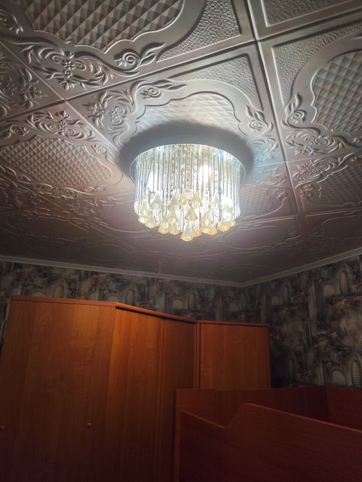 Продам люстры б/у