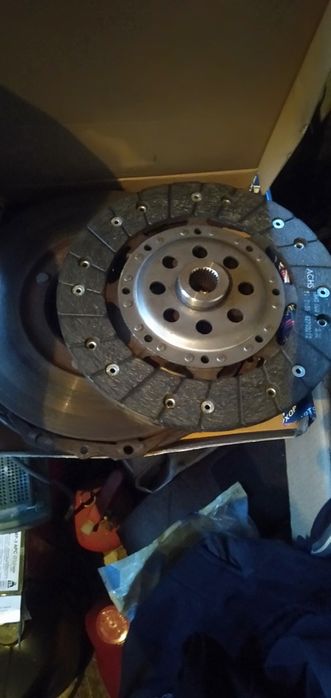 Продам диск сцепления корзина демпферный маховик на Фольксваген Т 4