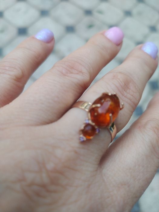 Золотое кольцо с натуральным янтарем