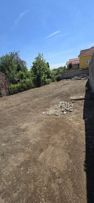 Teren cu casa bătrânească lângă bulevardul 1 mai