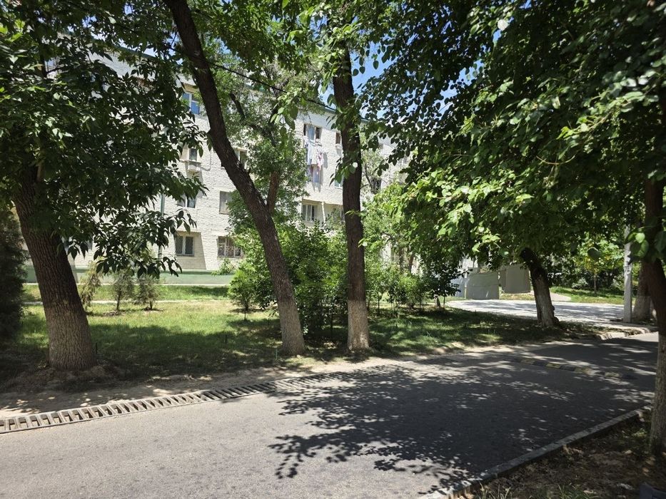 Продаётся 1 переделанная на 2х комнатная квартира на рисовом