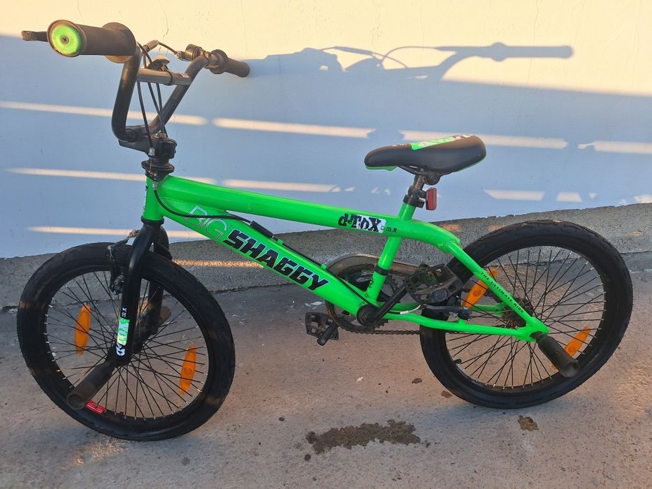 Vand trei biciclete
Venture 500 lei 26 inc
Velros 600 lei aluminiu 24 ich
BMX 700 lei