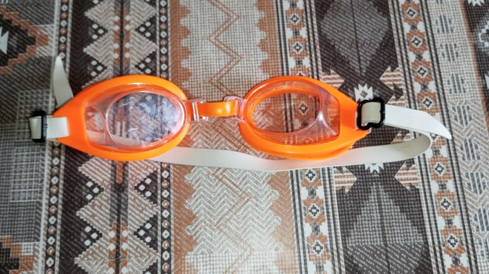 Colac pentru copii. Ochelari de apă pentru copii.