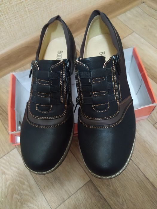 Срочно продам женские туфли