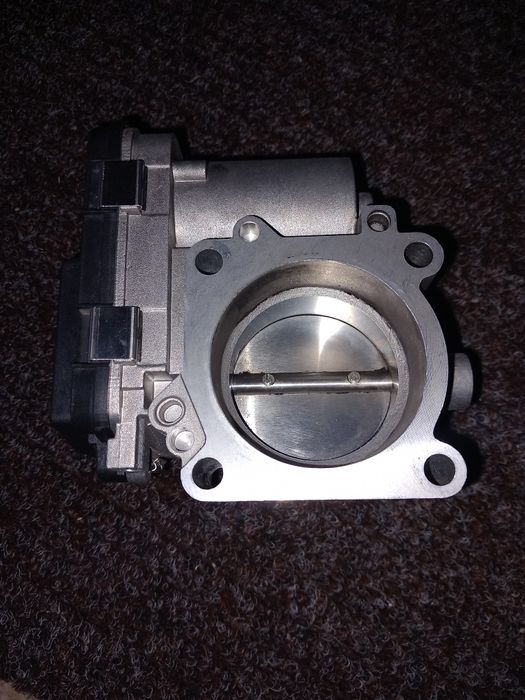 Vând clapetă aceleratie , motor 1.6 fsi , cod motor BLF ,