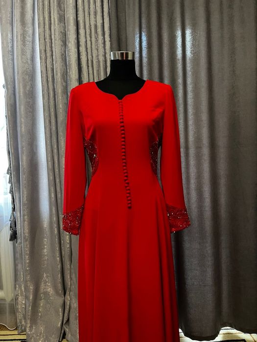 Платья вечерние нарядные