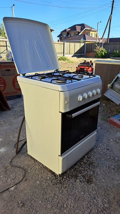 Продам газовую плиту