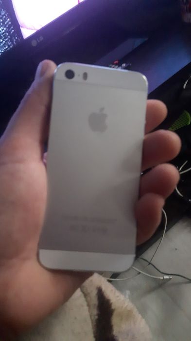 Продам Айфон 5с.
