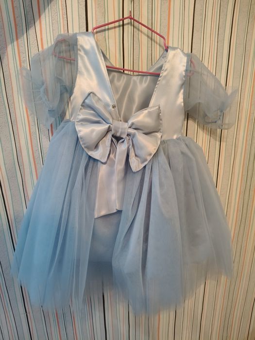 Продам платья для девочки 1 год