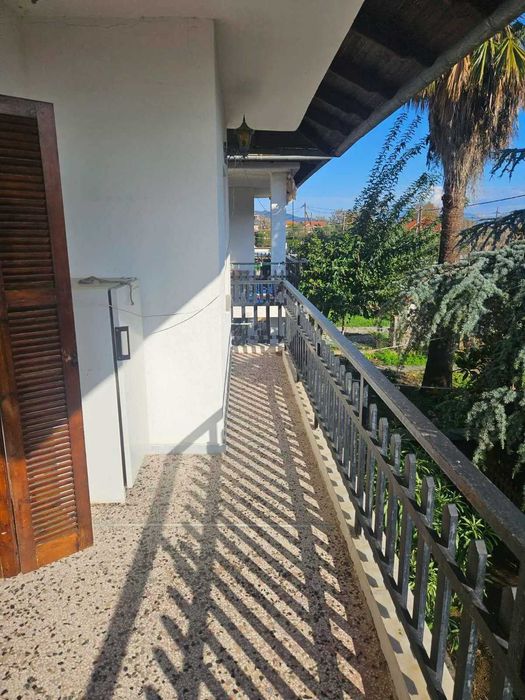 Двуетажна къща с гледка в Аспровалта!