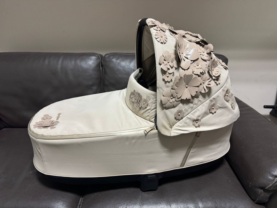 Кош за новородено cybex priam / e-priam lux simply flowers nude beige