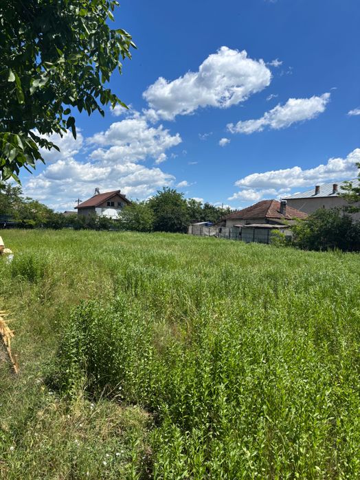 Teren de vânzare 1100mp deschidere 18ml la drum asfaltat