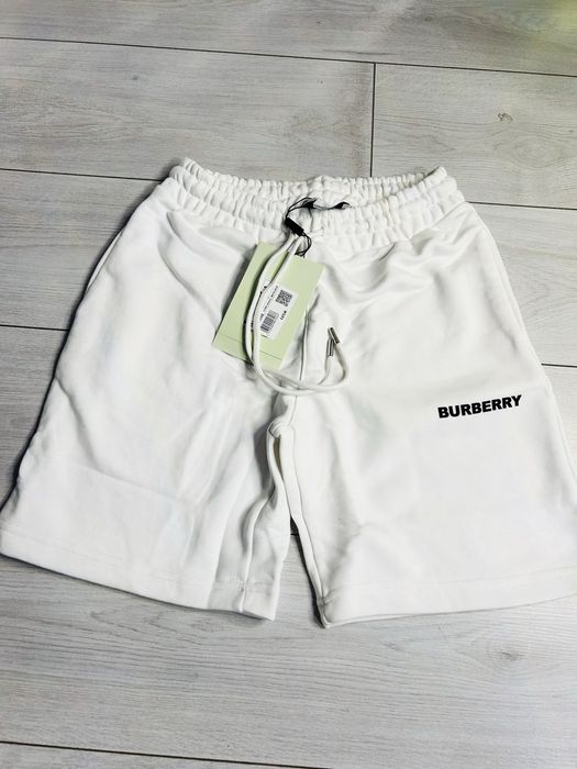 Pantaloni Scurti albi burbbery 2026