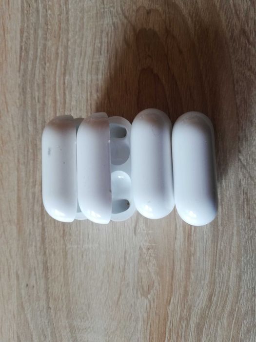 лот от 4 броя Apple Airpods Pro 2 A2700 зарядни кутий