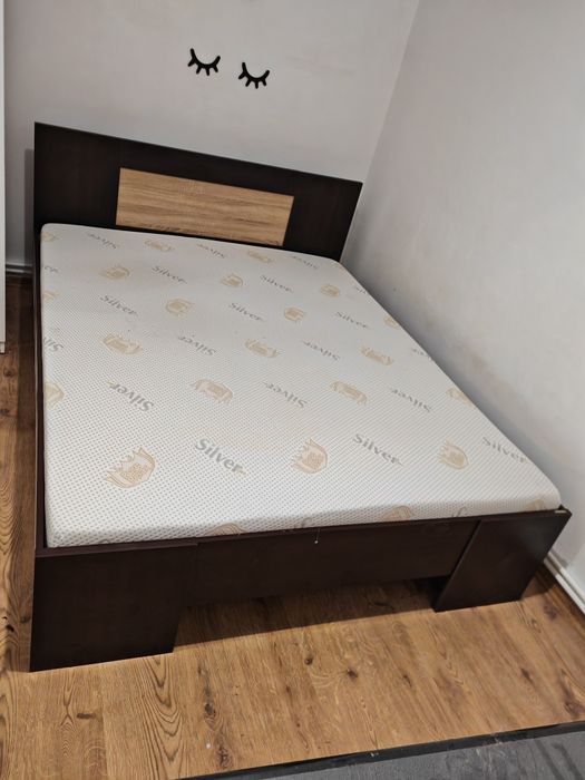 Vând pat cu saltea și birou