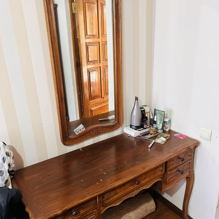 Продам румынский гарнитур из чистого дерева,