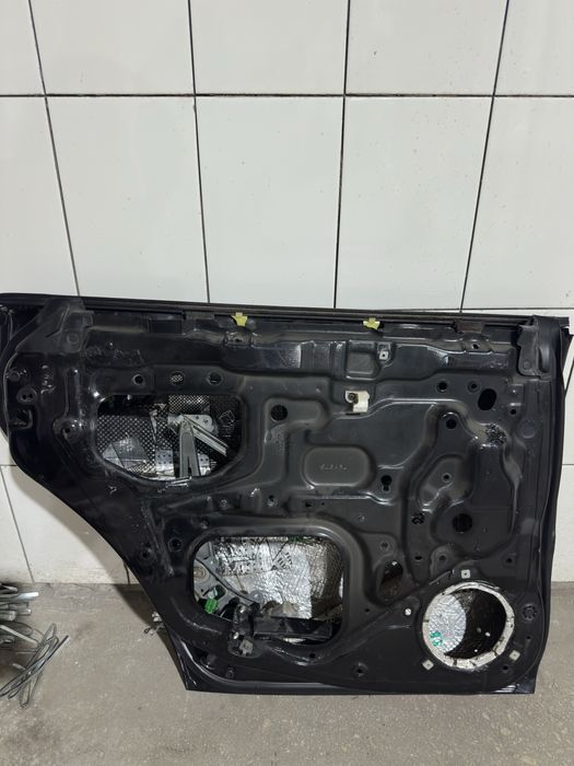 Продам дверь Legacy BL