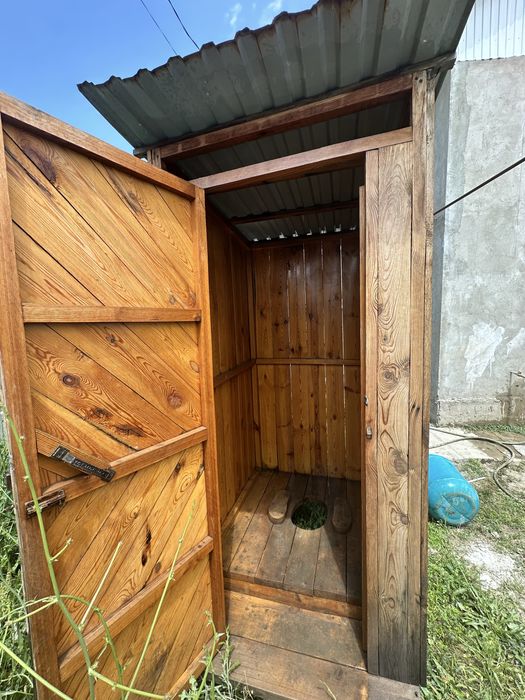 Бу уличный туалет