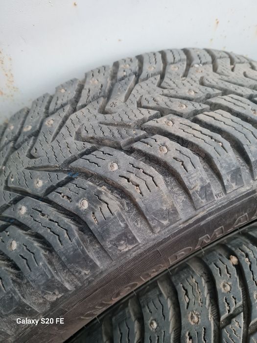 Шины 225/60 R-18 с шипами.