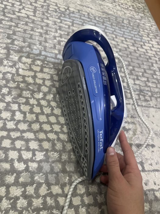 Утюг, пар имеется