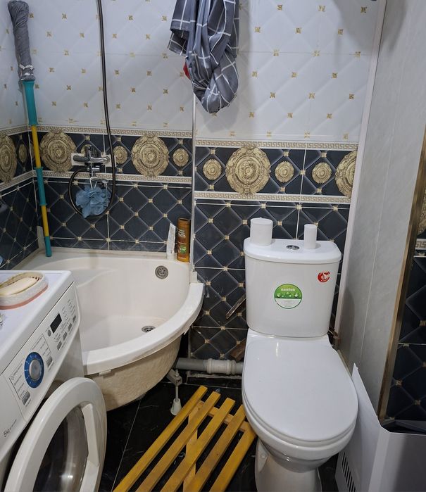 Продаётся 1-комнатная квартира (бывшее общежитие)