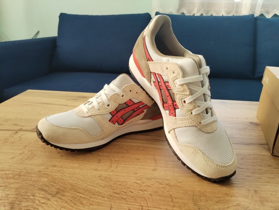 Маратонки Asics нови