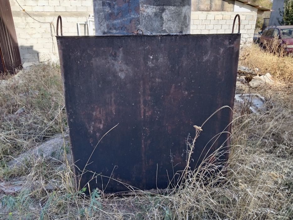Продаётся ёмкость4.5куб